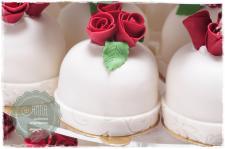 Cupcake bordowe różyczki